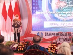 Khofifah Salurkan BK Desa ke 18 Desa, Salah Satunya Desa Sajen Pacet