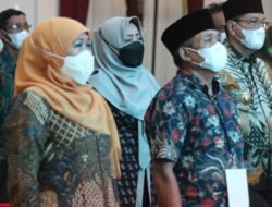 Bupati Mojokerto Dampingi Warganya Terima SK Tanah Objek Reforma Agraria