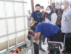 Bupati Ikfina Tinjau Distribusi Minyak Goreng Curah di Pasar Mojosari