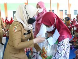 Bersama Himpaudi Mojokerto, Bupati Ikfina Berbagi dengan Yatim Piatu dan Dhuafa di Aula Asyamil Sooko