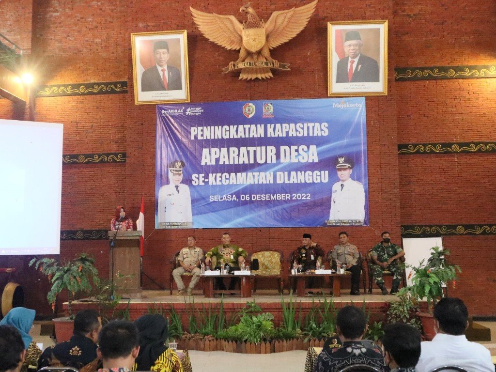 Jelang Pesta Demokrasi, Bupati Ikfina Tingkatkan Kapasitas Aparatur Desa se-Kecamatan Dlanggu