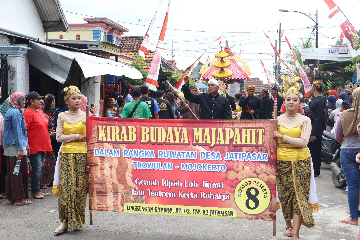 Hadiri Ruwah Desa Jatipasar, Bupati Ikfina Disuguhi Pawai Budaya