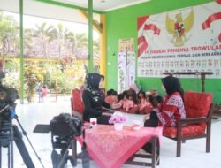 Upaya Turunkan Stunting, Bupati Ikfina Lakukan Inspeksi Pelayanan ‘Gerdu Paud Penting’ di TKN Pembina Trowulan