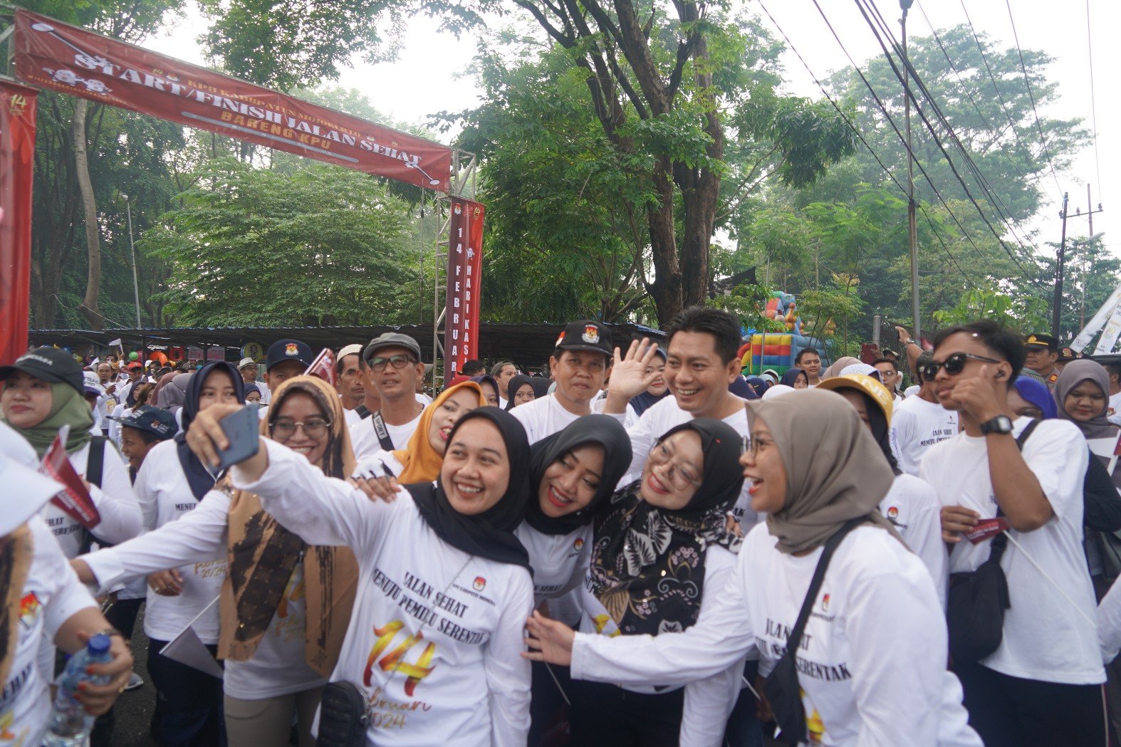 Hadiri Jalan Sehat Bareng KPU, Bupati Ikfina Ajak Masyarakat Gunakan Hak Pilihnya Di Pemilu 2024