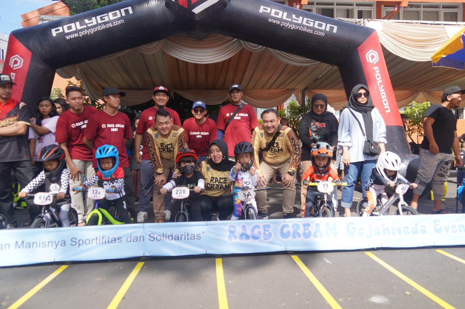 Buka Push Bike Race Cream Gajah Mada, Bupati Ikfina Ingatkan Pentingnya Perjuangan Sejak Dini Demi Kemajuan SDM