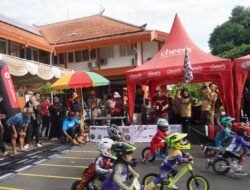 Buka Push Bike Race Cream Gajah Mada, Bupati Ikfina Ingatkan Pentingnya Perjuangan Sejak Dini Demi Kemajuan SDM