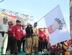 Gempur Rokok Ilegal, Ribuan Pesepeda Ramaikan Ngonthel Bareng Bupati Mojokerto