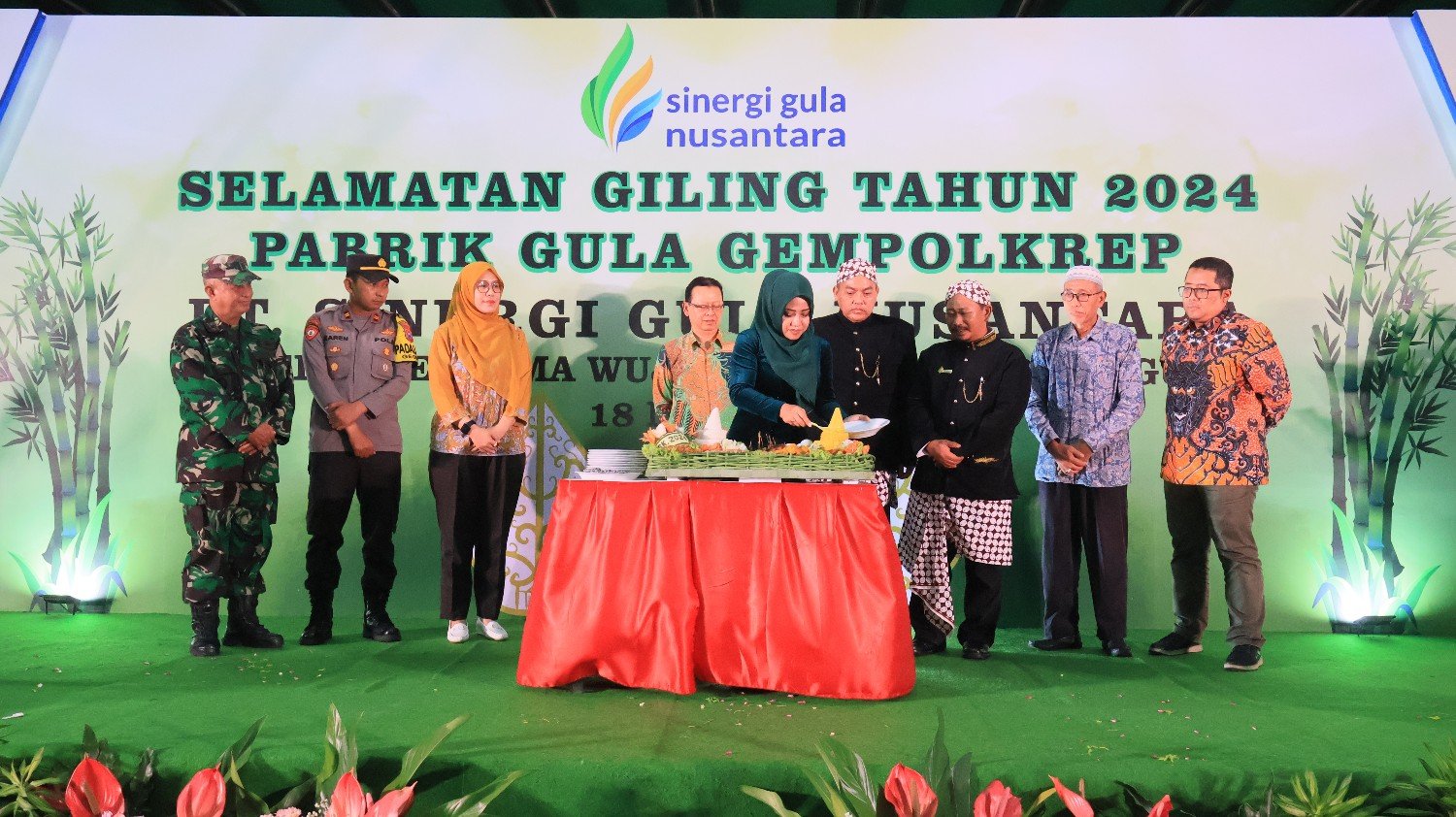 Selamatan Buka Giling PG Gempolkrep, Bupati Ikfina Harapkan Peningkatan Produktivitas - Kesejahteraan Petani Tebu