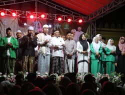 Hadiri Harlah Fatayat NU Ke-74 Kecamatan Jetis, Bupati Ikfina Beri Apresiasi Atas Kekompakan Dan Semangatnya