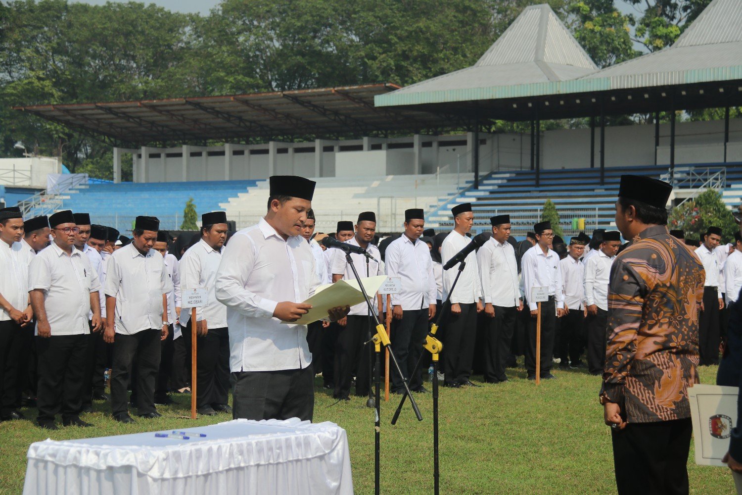 912 Anggota PPS Pemilu 2024 Dilantik, Bupati Ikfina Minta Tegakkan Integritas Dan Profesional Dalam Bekerja