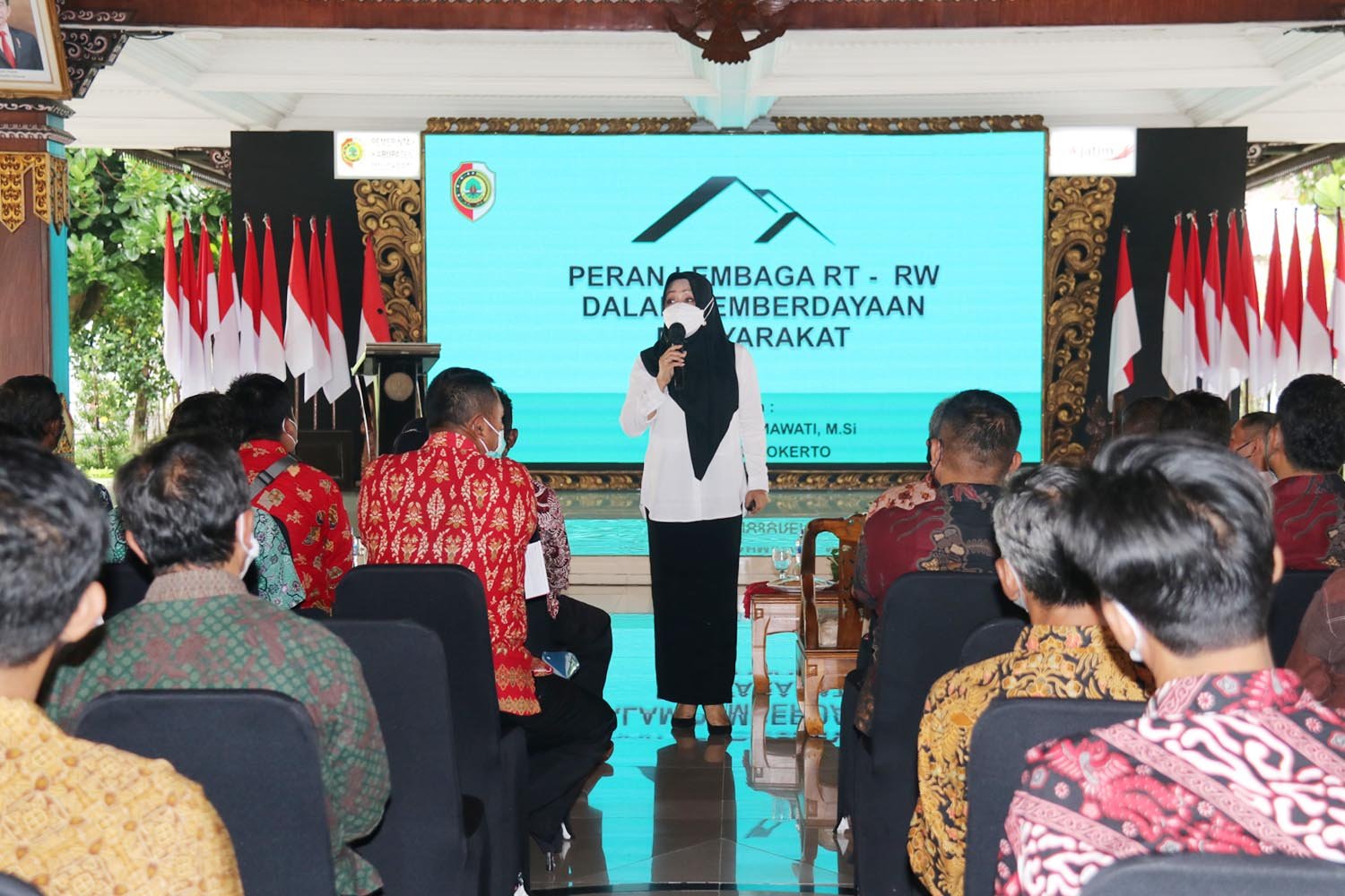 Hadiri Pelatihan Kelembagaan, Bupati Mojokerto Sampaikan Peran RT/RW