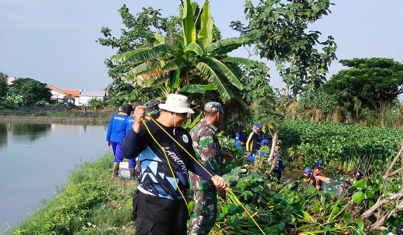 Koramil Deket dan Warga Sadar Eceng Gondok
