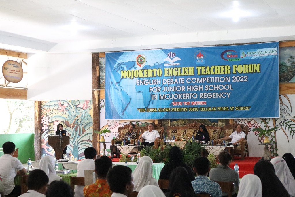 Kompetisi Debat Bahasa Inggris untuk Pelajar Tingkat SMP Diadakan di SMPN 1 Dlanggu