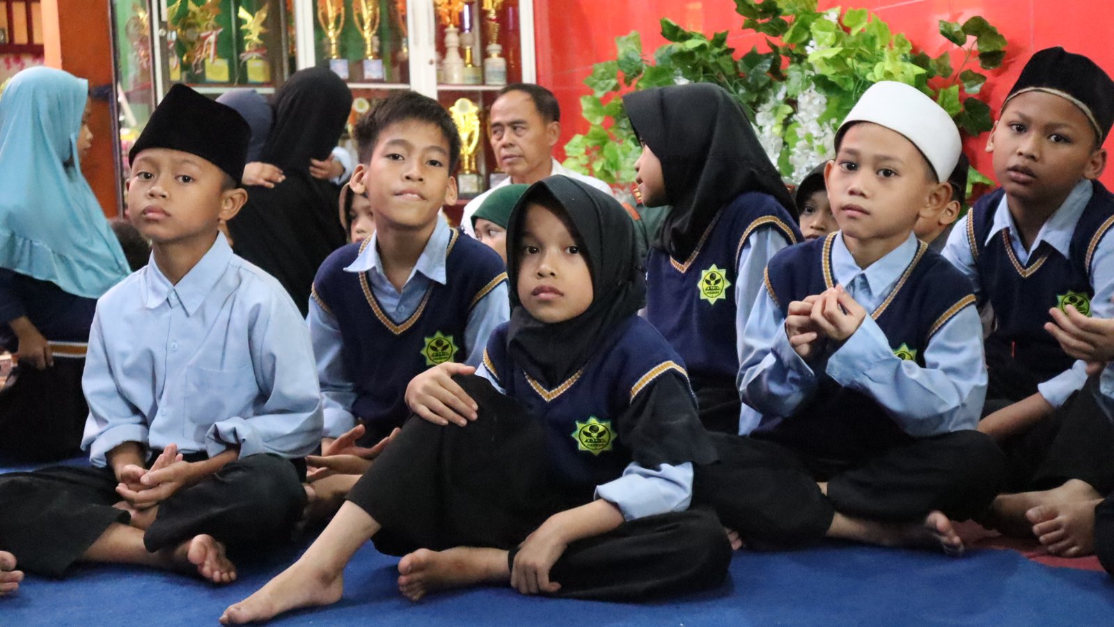 Rangkaian Peringatan Hari Jadi Kabupaten Mojokerto yang Ke-730, Bupati Ikfina Serahkan Bantuan Permakanan Untuk LKSA