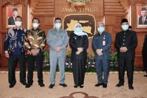 Pungkasiadi Terima Nota Pelaksanaan Tugas dari Pjs Bupati Mojokerto
