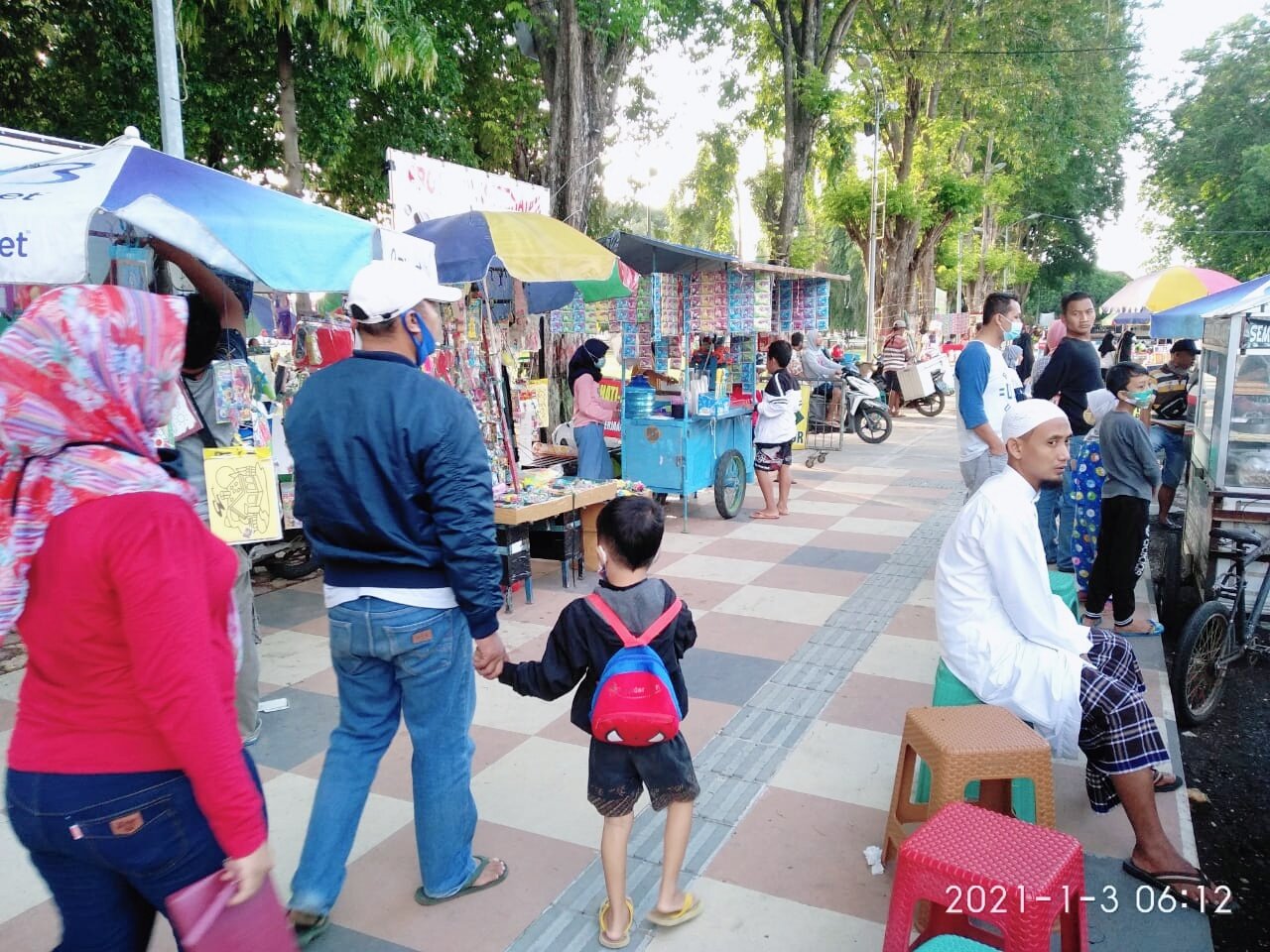 Tempat Sampah di Alun-Alun Situbondo Sangat Minim