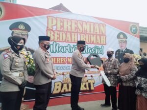 Kapolresta Mojokerto Meresmikan Bedah Rumah Marbot Masjid Darul Muttaqin