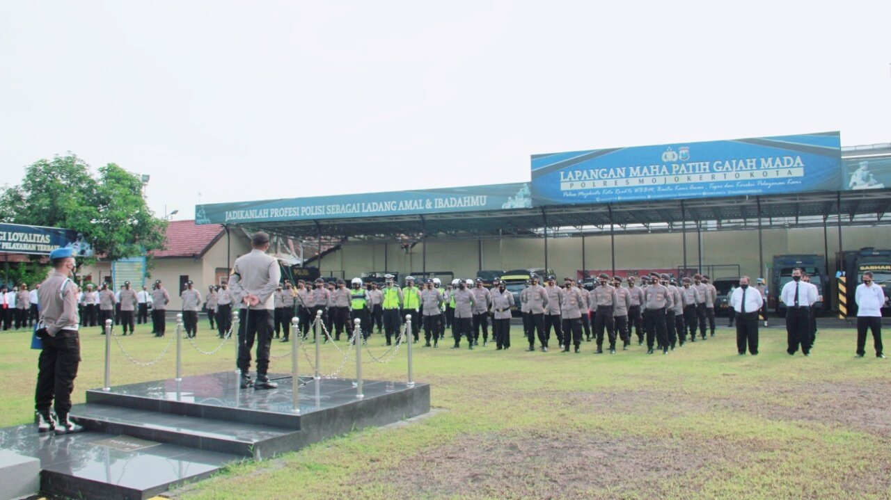 Kapolresta Mojokerto Memberikan Apresiasi pada Bhabinkamtibmas Kauman