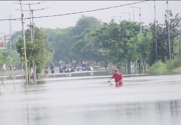 Inilah Penyebab Jalan Raya Porong Banjir Mencapai Satu Meter