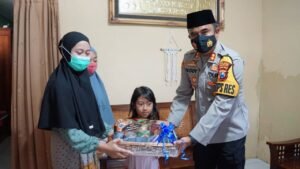 Kapolresta Mojokerto Memberikan Tali Asih pada Yatim/Piatu