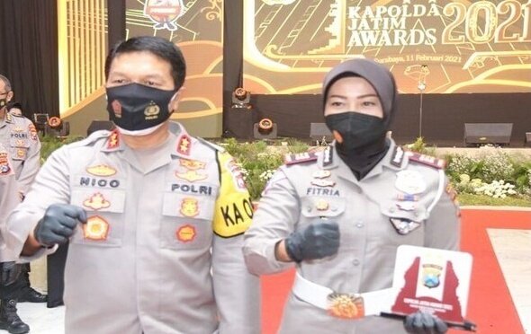 Kasat Lantas Polresta Mojokerto & Kapolsek Prajuritkulon Menerima Penghargaan