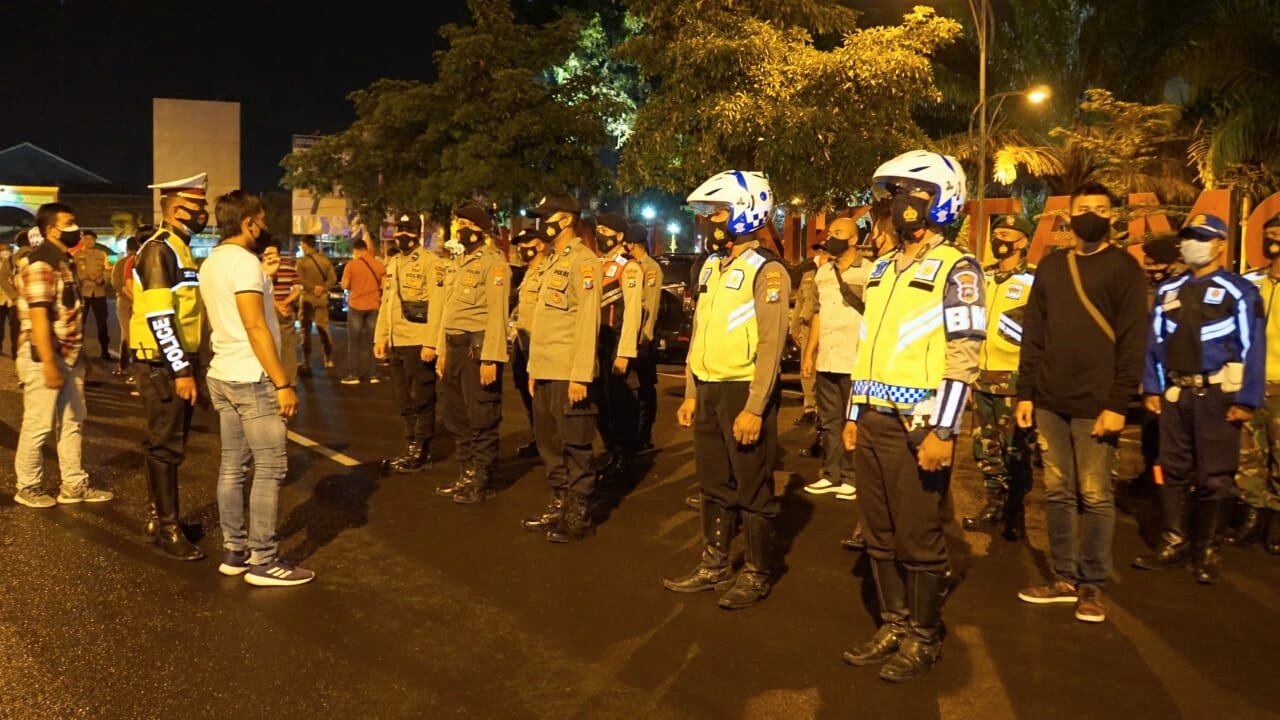 Meski Hujan, Polresta Mojokerto Tetap Lakukan Operasi Yustisi