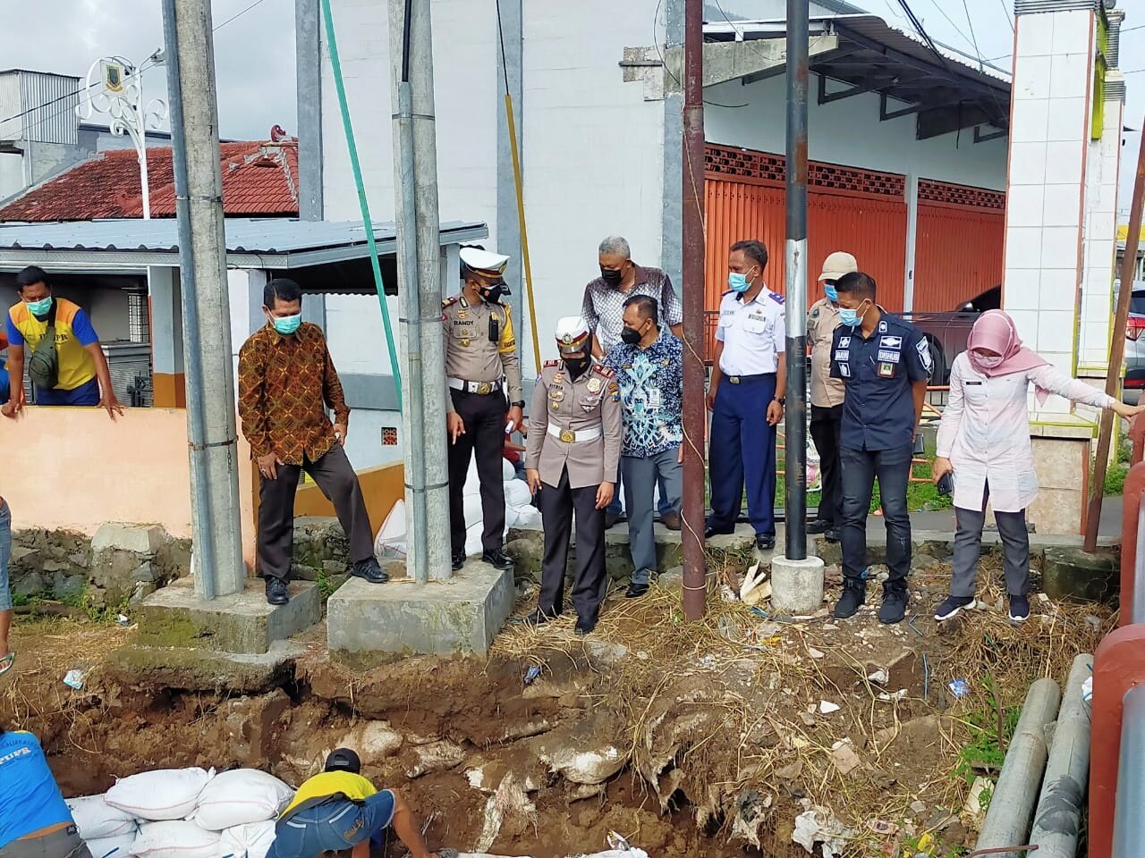 Cuaca Ekstrem, Polisi di Mojokerto Survey Jembatan Jalan KH Usman