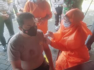 Polres Mojokerto Melaksanakan Penyuntikan Vaksin Covid-19 Serentak