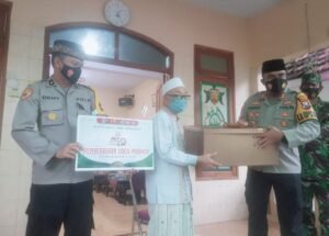 Kapolresta Mojokerto Bagikan 1000 Masker untuk Ponpes Manba’ul Qur’an