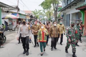 Forkopimda Kota Mojokerto Tinjau Posko PPKM Mikro Balai RW Rajekwesi
