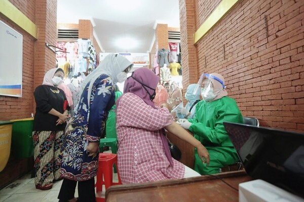 3520 Pedagang Pasar Tradisional Kota Mojokerto Divaksinasi