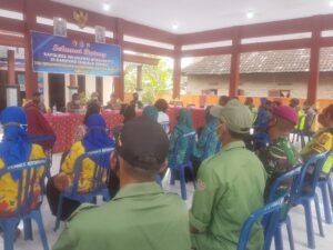 Kabag Ren Polres Mojokerto Tinjau Posko PPKM Mikro Kepuhanyar