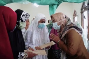 Ning Ita Salurkan Bantuan Hibah Tempat Ibadah, Bansos Lansia dan JKK-JKM Tenaga Keagamaan