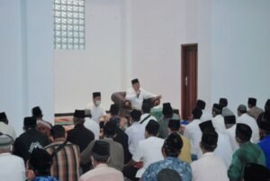 Buber dengan Bekisar Pacet, KH.Asep Berdoa agar Mojokerto Maju, Adil dan Makmur