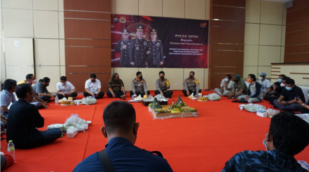 Peringati HPN ke-75, Kapolda Berikan Surprise Ke Wartawan