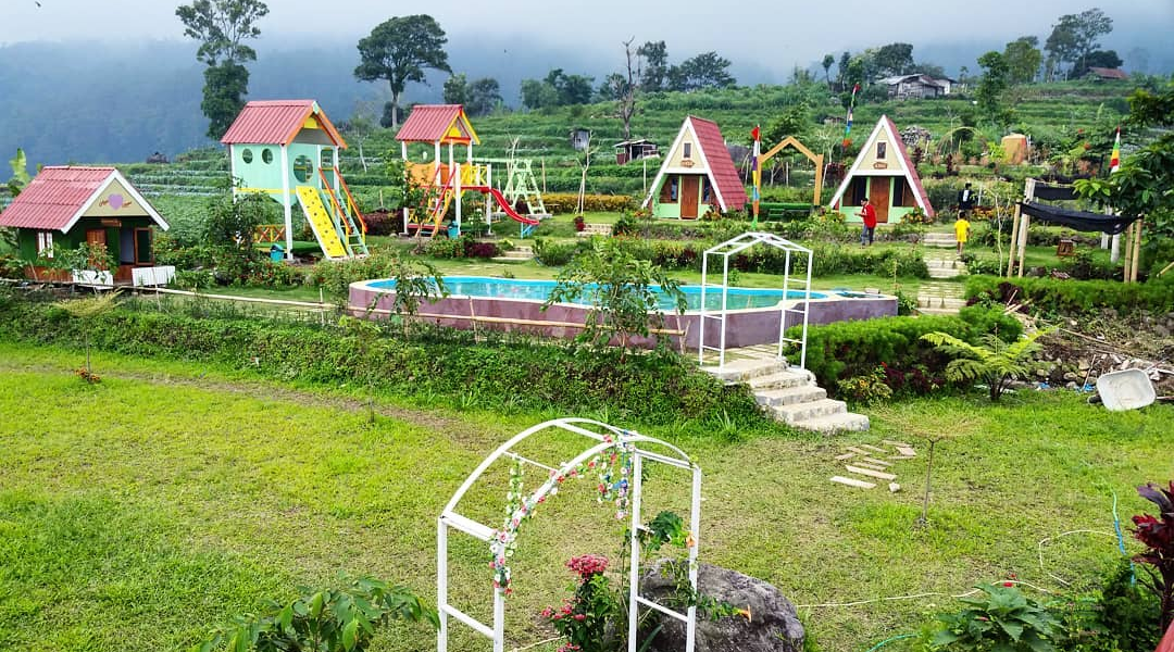 Play House dan Kolam Renang Anak