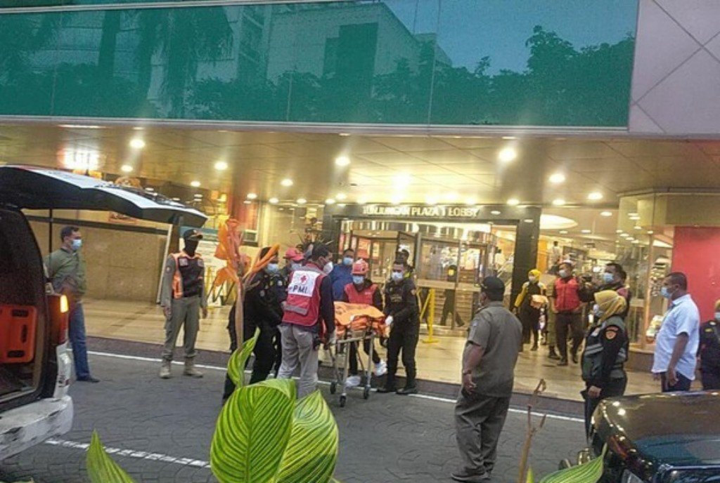 Diduga Bunuh Diri, Pria ini Tewas Terjatuh dari Lantai 2 Tunjungan Plaza 1