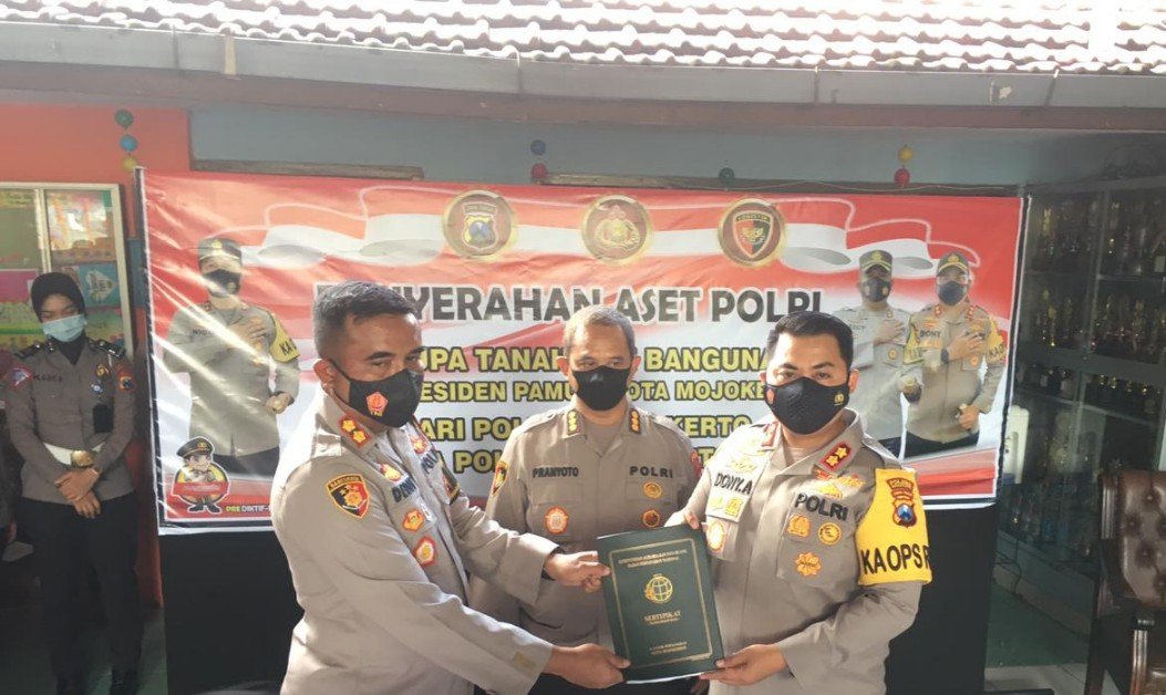 Polres Mojokerto Serahkan Aset TK Kepada Polres Mojokerto Kota