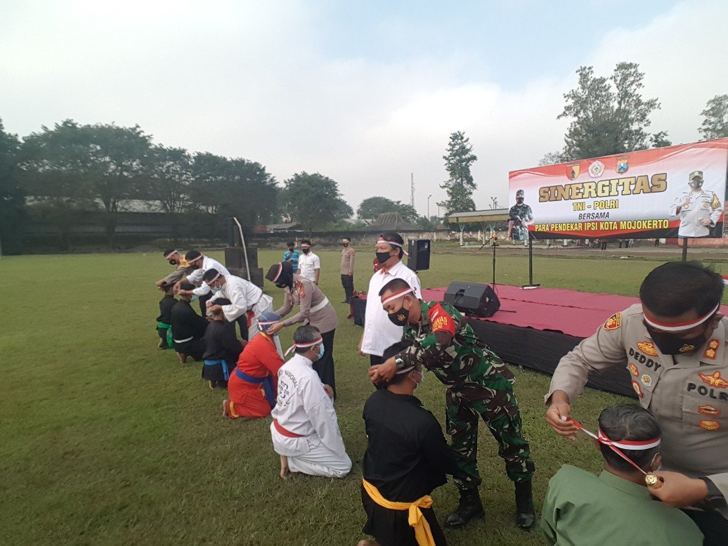 Antisipasi Terorisme di Mojokerto, TNI-POLRI dan IPSI Latihan Pencak Silat Bersama
