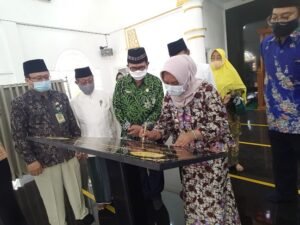 Ning Ita Resmikan Masjid Kampus Nurul Iman UNIMAS Kota Mojokerto