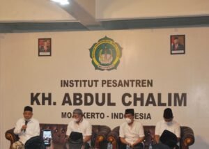 KH.Asep Buber dengan 3 Perwira TNI, Begini Gambarannya