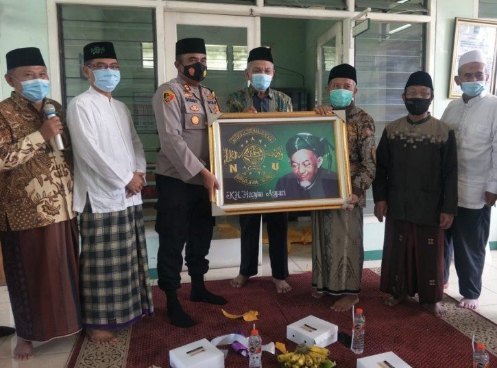 Kapolresta Mojokerto Dapatkan Cindereta Mata dari PCNU