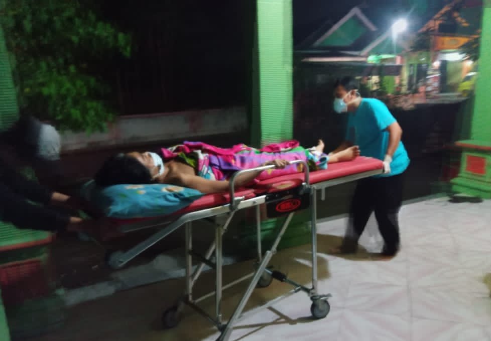 Ada Warganya yang Tak Mampu untuk Berobat, Gus Barra Berikan Pengobatan Gratis