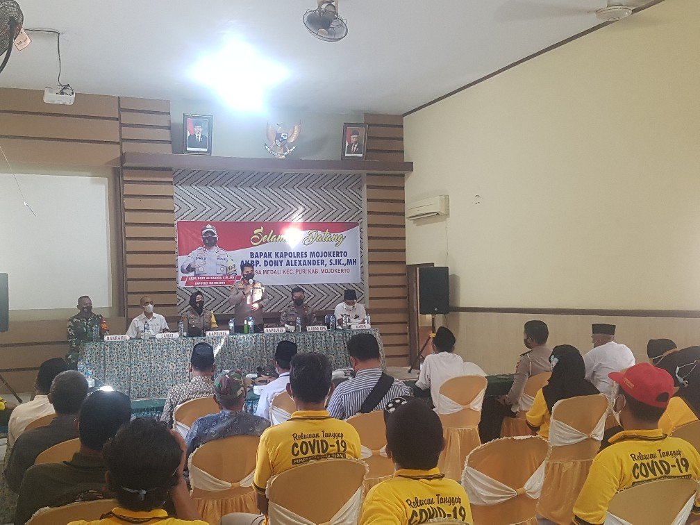 Kunjungi Desa Medali, Kapolres Mojokerto Kagum dengan Pelayanan Publik Onlinenya
