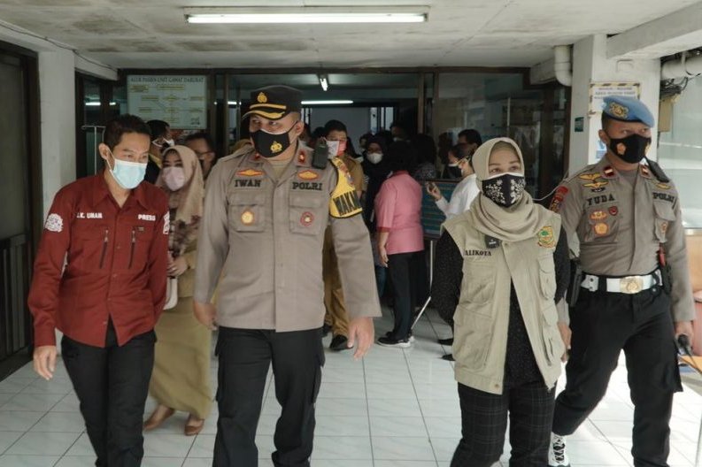 Ning Ita Tinjau Rumah Sakit Rujukan Pasien Covid-19