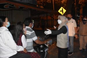 Cek Jam Malam PPKM Darurat, Bupati Mojokerto: Sosialisasikan Aturan Secara Santun