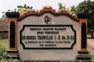81% SDN di Trowulan Pergunakan Buku LKS Ilegal Terbitan CV. Dewi Pustaka