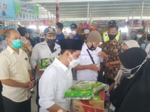 ASC Foundation Bagikan Ratusan Paket Sembako untuk PKL Taman Ghanjaran