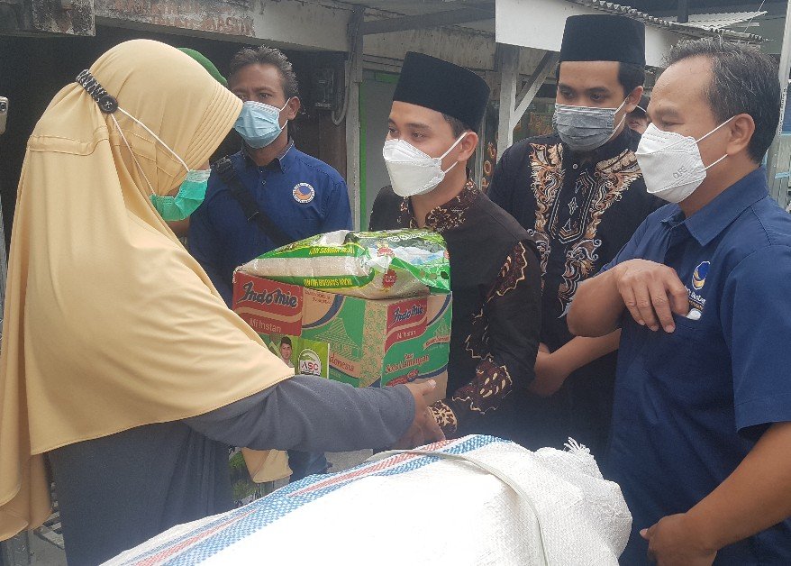 Putra Bungsu Gubernur Jatim Dampingi ASC Foundation Bagikan Sembako