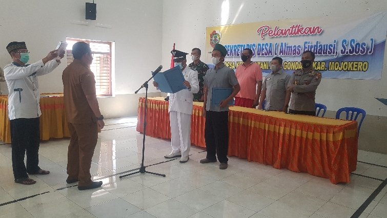 Almas Firdausi S.Sos Resmi Dilantik Menjadi Sekdes Kemasantani